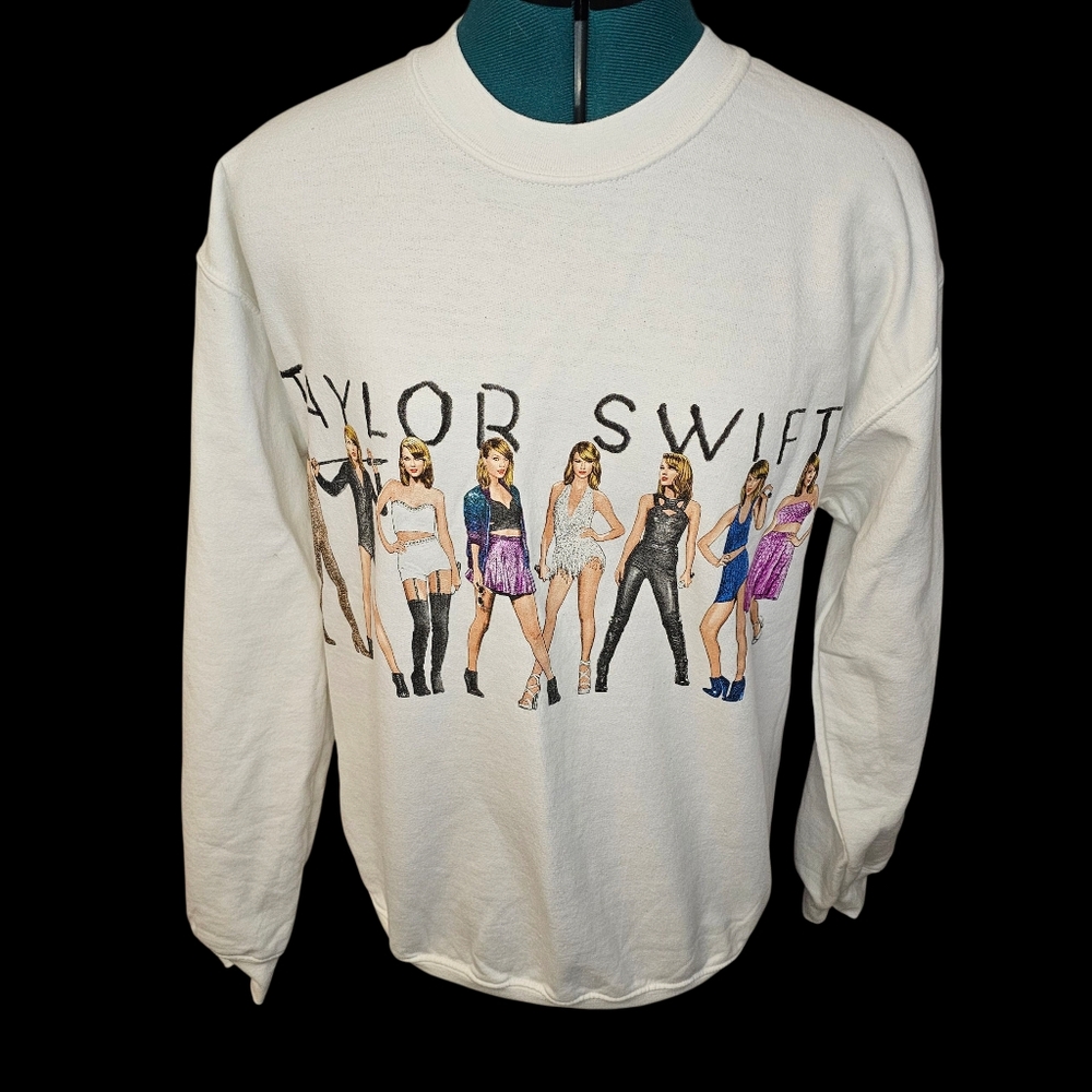 Taylor Swift 1989 Graphic Sweatshirt, Medium